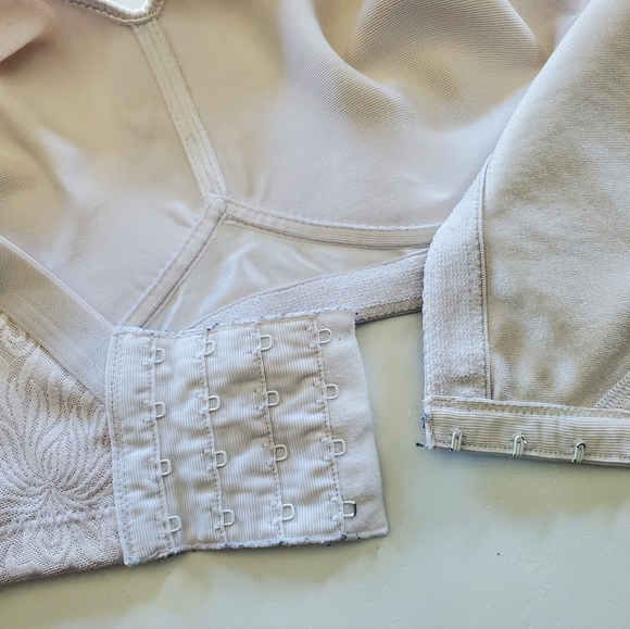 Playtex Bra 18 Hour Seamless Smoothing #4049 size 42D - Picture 11 of 16